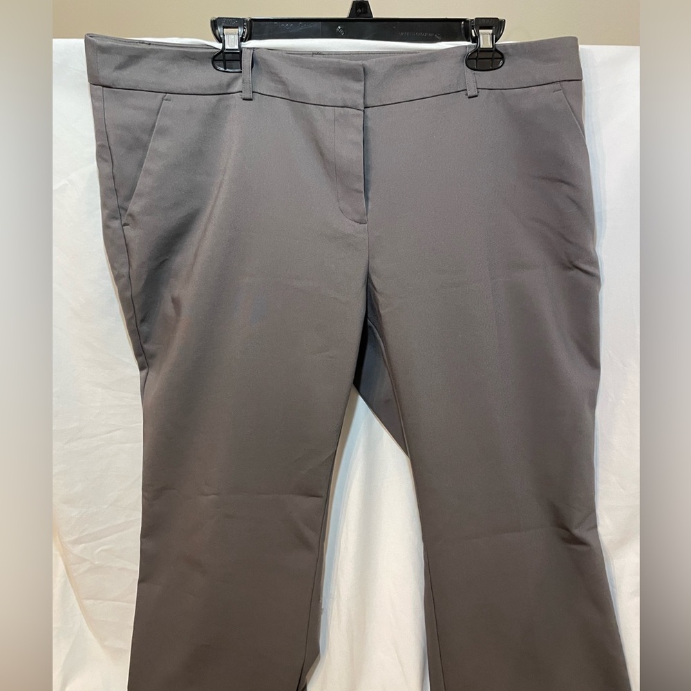 Apt 9, grey dress pants, Flat front, size 17, BNWT